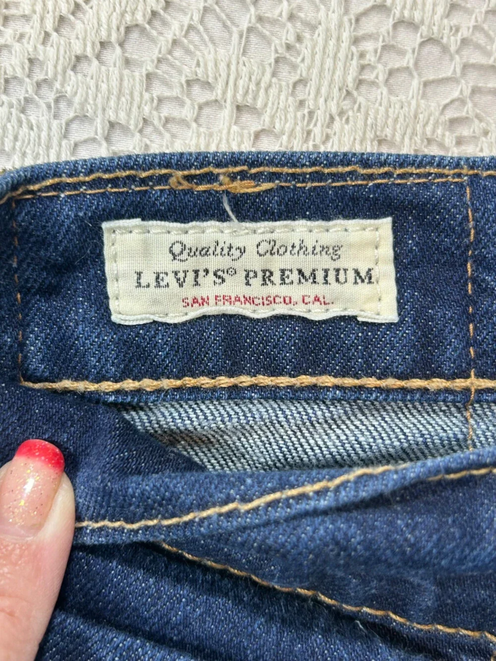 Levis excellent please